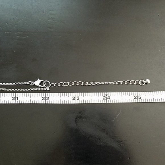 Green Crystal & Silver Necklace - Picture 7 of 7